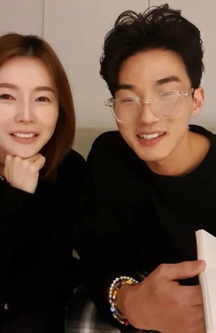 재혼 앞둔 '돌싱글즈3' 조예영한정민, 라이브 방송 통해 팬들과 소통...임신설 언급한 두 사람 재혼 앞둔 '돌싱글즈3' 조예영한정민, 라이브 방송 통해 팬들과 소통...임신설 언급한 두 사람