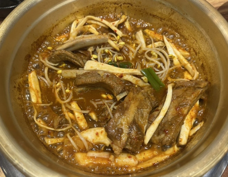 새로 오픈한 철산역 두꺼비식당 달짝지근한 매운맛의 등갈비찜 맛있다