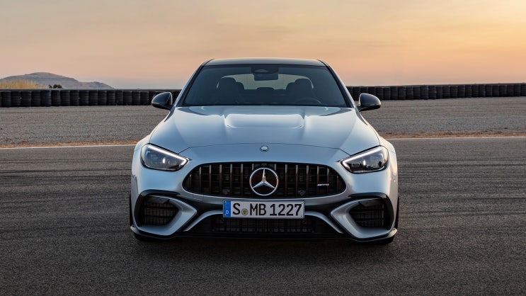  메르세데스 벤츠 AMG C63 올해 말 생산 돌입, 4기통 엔진 드라이빙