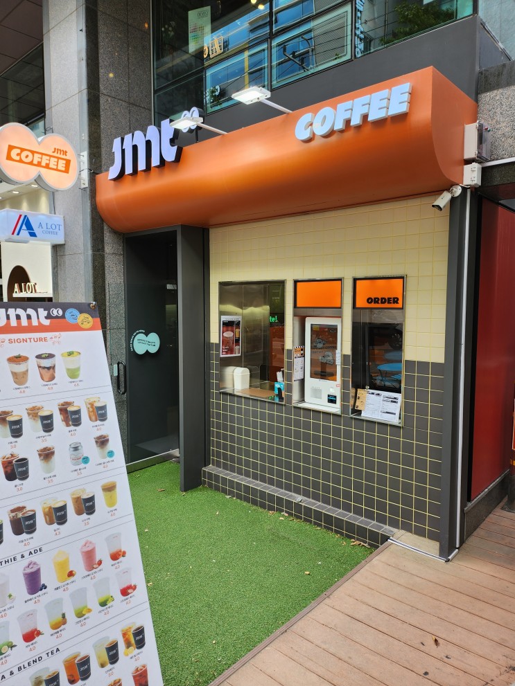서면 깔끔한 외형의 가성비 커피 ‘JMT 카페’