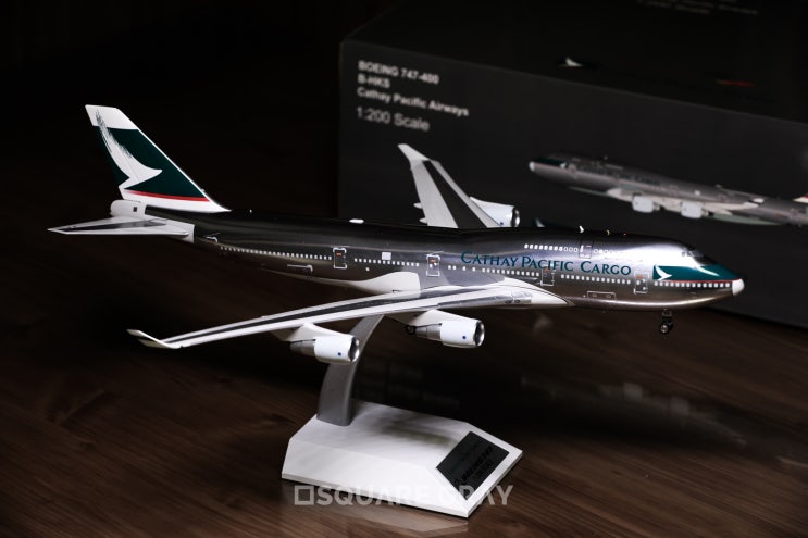  1:200 Scale KJ MODELS CATHAY PACIFIC CARGO B747-412(BCF) B-HKS