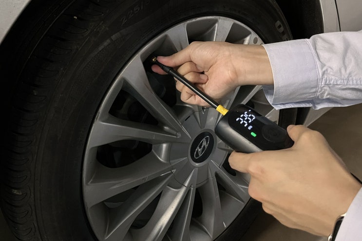 타이어 공기압 주입기 : 아이나비 허브 스마트 에어펌프 BLAST