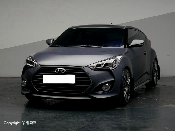  벨로스터 터보 중고 심플한 디자인의 차량