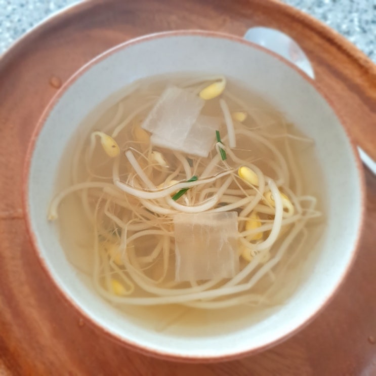  콩나물국. 뜨끈한 국물이 생각날 때 국산콩나물국 시원하게 끓이기