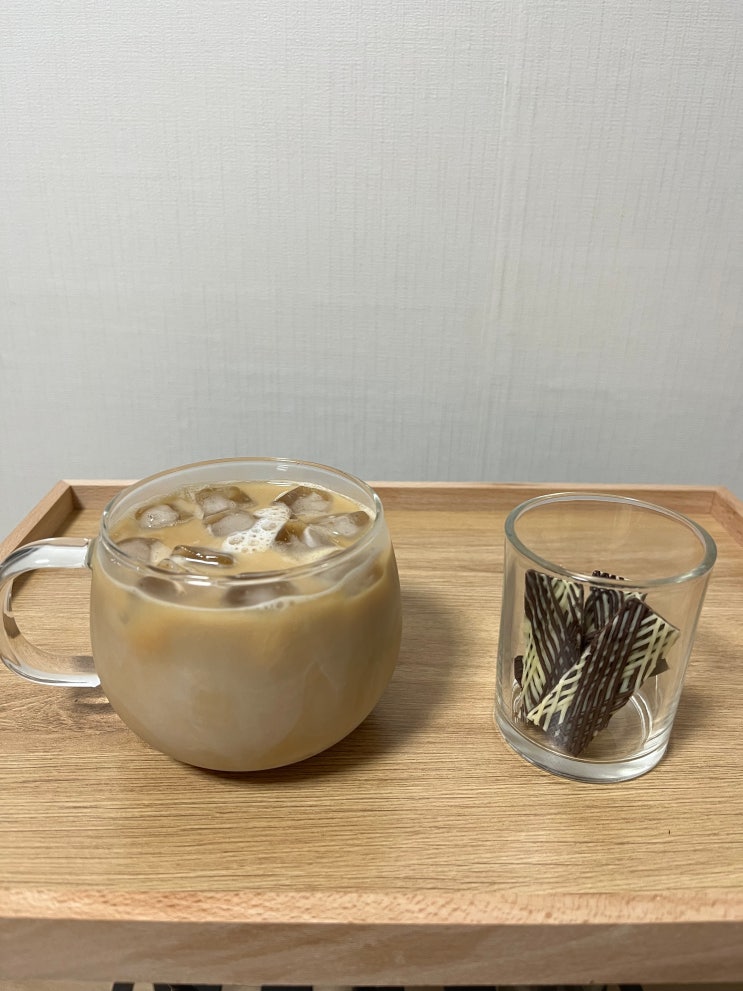  홈카페, 아이스카페라떼 만들기! (f.사샤초콜렛평과 처음으로 만든 gif)