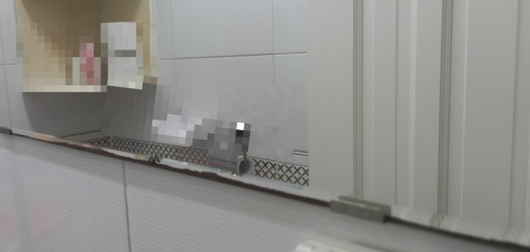  녹슨거울  시트지로 해결해요.