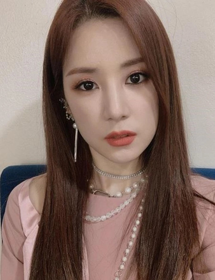'팬미팅 앞둔' 그룹 에이핑크 리더 박초롱, 교통사고 후유증으로 방콕 팬미팅 연기 "통증 심해져" '팬미팅 앞둔' 그룹 에이핑크 리더 박초롱, 교통사고 후유증으로 방콕 팬미팅 연기 "통증 심해져"