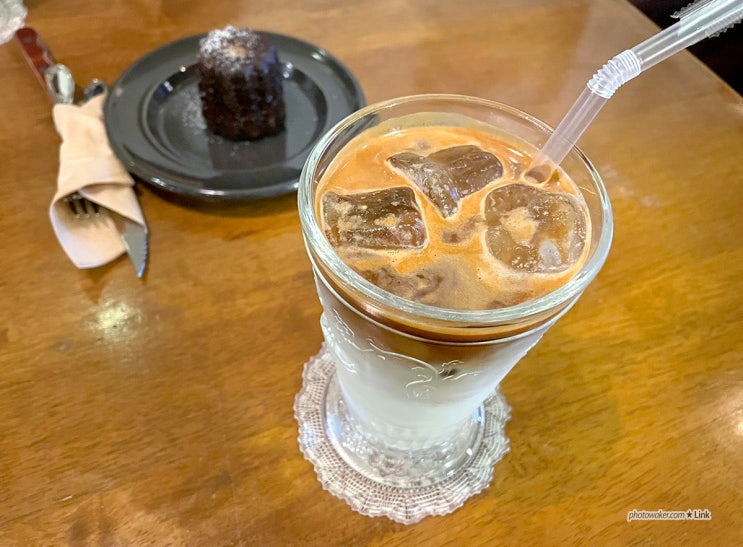  수제 바닐라빈 시럽을 사용해 최고 맛있는 바닐라 라떼 맛집 카페 멘덜리 (티비 스튜디오)