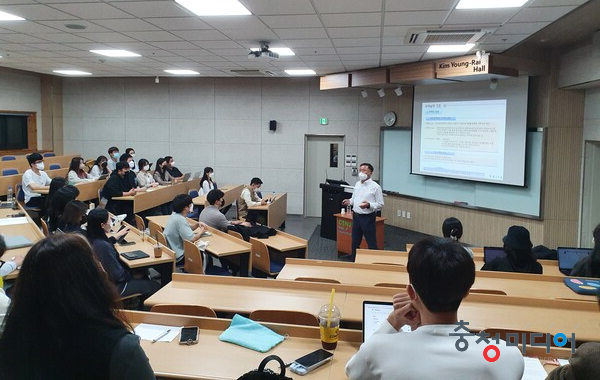  무역의 꿈을 가진 여러분, 충북대에서 무한한 가능성을 찾으세요!