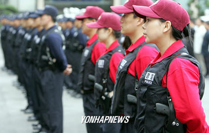  외국인 마약사범! 외국 놈들은 숨 쉬는 것 말고는 다 구라야! - 마약수사대의 자책골