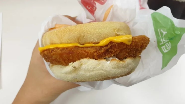  [맥도날드] 맥모닝 치킨 치즈 머핀 리뷰