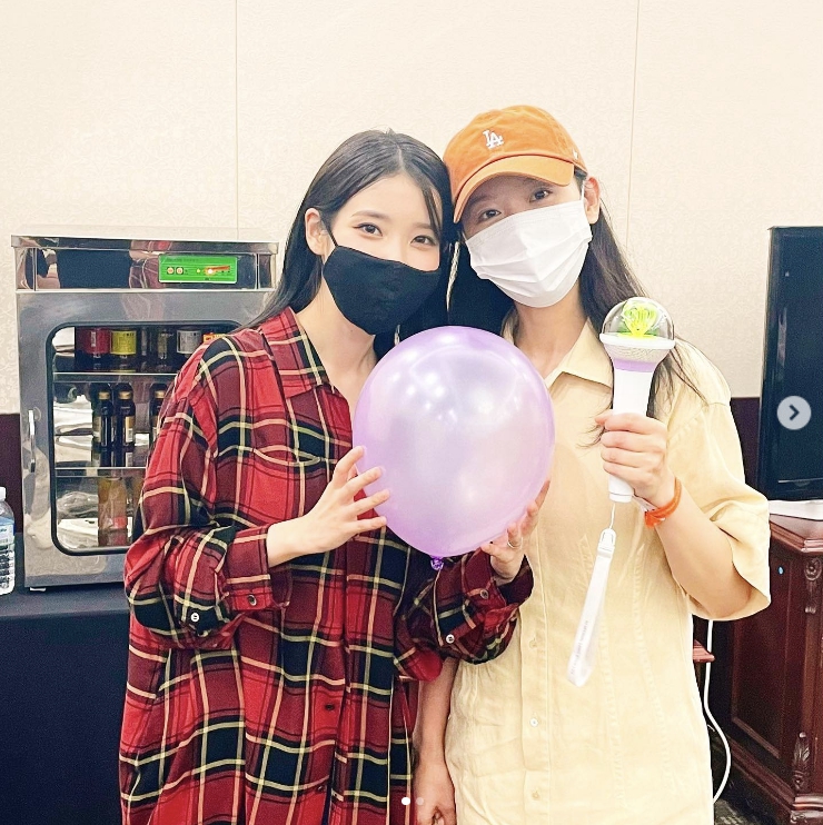 '6년째 이어온 우정' 아이유·강한나, 서로가 서로의 찐팬! "#갓이유 덕질" 이유 있었네 '6년째 이어온 우정' 아이유·강한나, 서로가 서로의 찐팬! "#갓이유 덕질" 이유 있었네