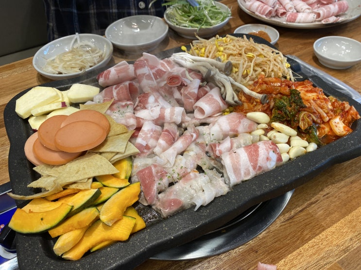  서면 대패 삼겹살 365 대패 삼겹 : 무제한 샐러드바 이용이 가능!