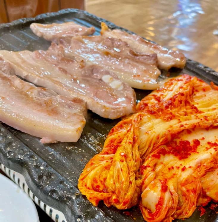  어제 먹은 삼겹살 김치 조합 너무 좋아