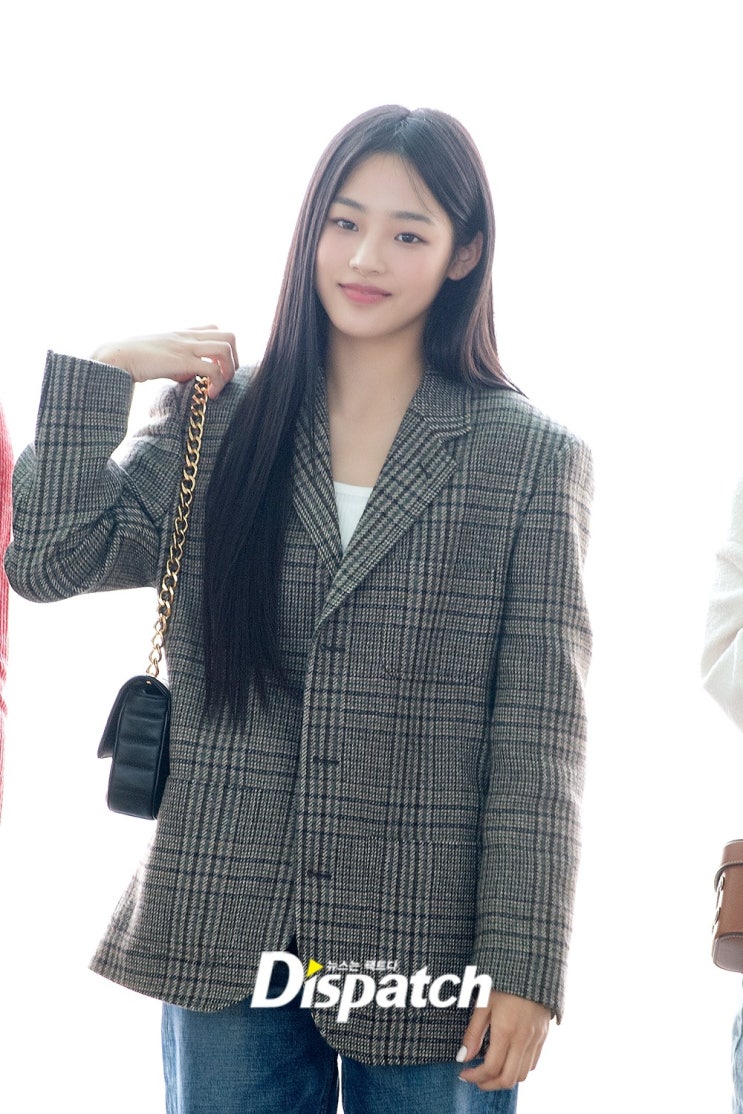 그룹 뉴진스 민지·하니·다니엘·해린·혜인, K-팝 걸그룹 최단 멜론 차트 1·2위 기록하며 사우디아라비아로 출국 (ft. 현장 포토) 그룹 뉴진스 민지·하니·다니엘·해린·혜인, K-팝 걸그룹 최단 멜론 차트 1·2위 기록하며 사우디아라비아로 출국 (ft. 현장 포토)