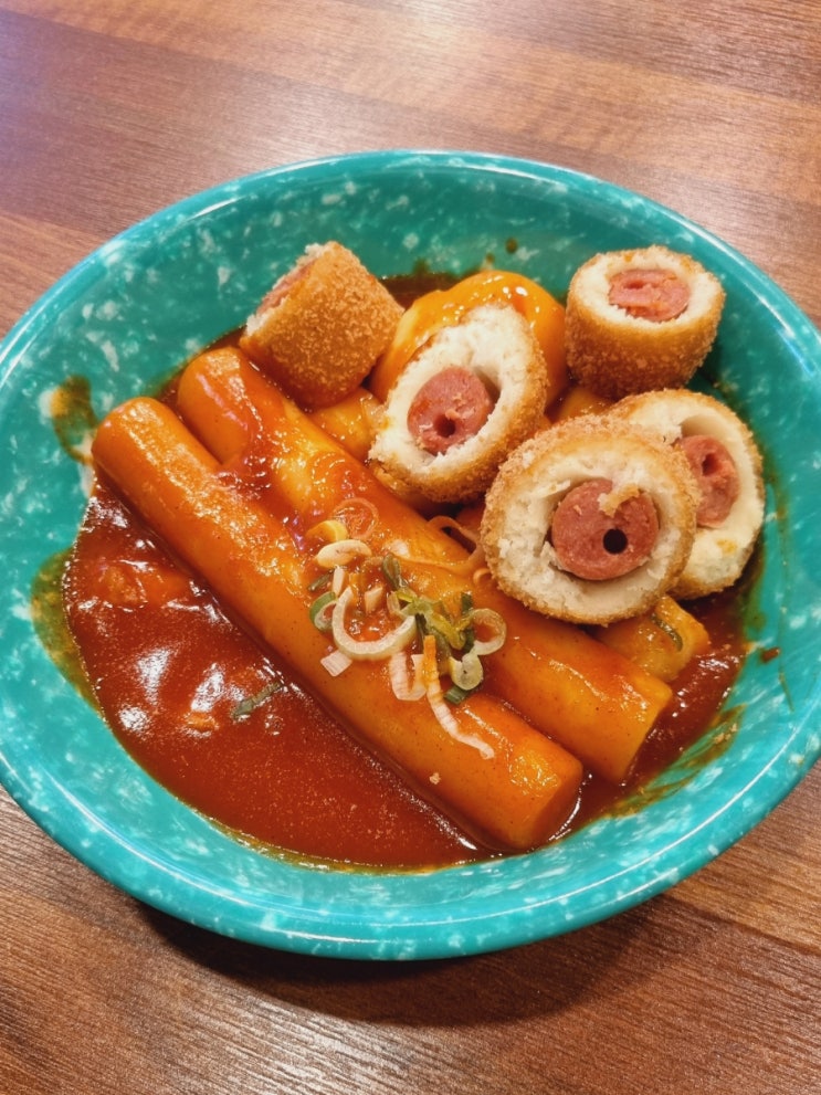  우리할매떡볶이 메뉴 매콤 가래떡 떡볶이와 달콤 핫도그 환상의 조합