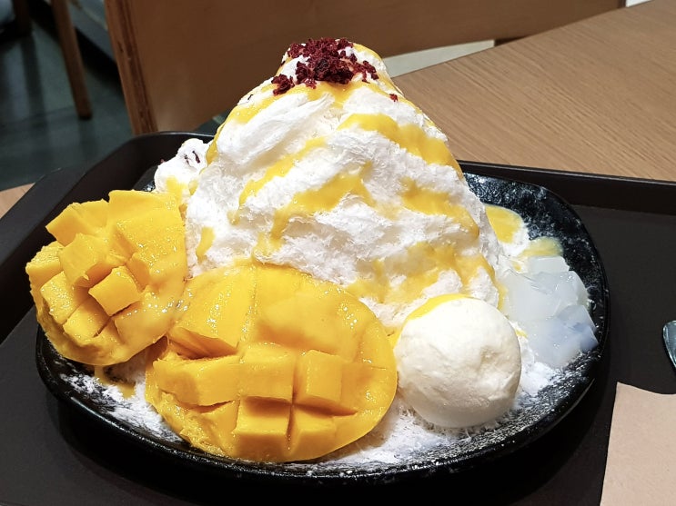 롯데백화점 구리점 아쿠아디파르마 향수 시향 / 망고프레쉬 생망고 코코넛빙수 / 삼송빵집 먹물통옥수수빵 롯데백화점 구리점 아쿠아디파르마 향수 시향 / 망고프레쉬 생망고 코코넛빙수 / 삼송빵집 먹물통옥수수빵