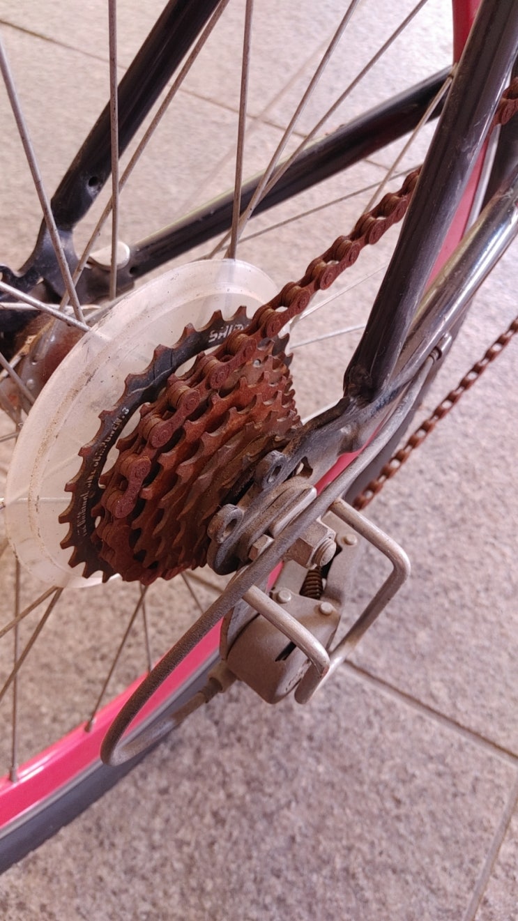 오래 방치한 자전거 타이어 튜브 갈기, 녹 제거하기