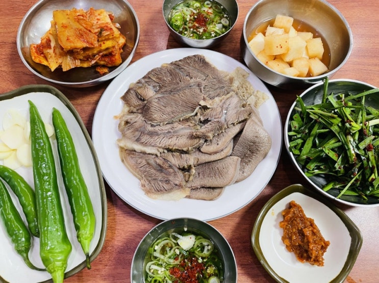  진주 망경동 : 육거리 곰탕에서 수육에 곰탕 호로록!