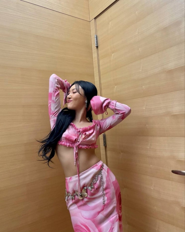 마마무 화사, 크롭티 입고 워너비 몸매 상상 초월 허리 뽐내 "해피 뉴 이어" 마마무 화사, 크롭티 입고 워너비 몸매 상상 초월 허리 뽐내 "해피 뉴 이어"
