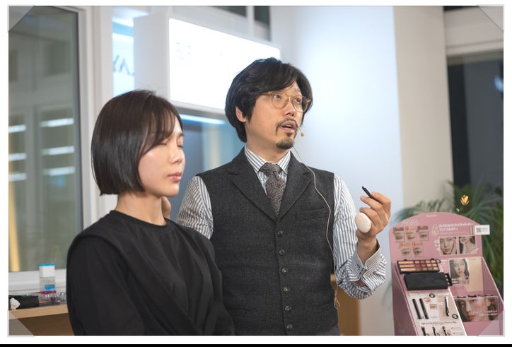  명동 핫플레이스 뷰티플레이 X 최대균 X 에크리 K-뷰티를 활용한 크리스마스 룩 메이크업 쇼