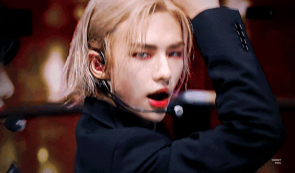  스트레이키즈 현진 장발