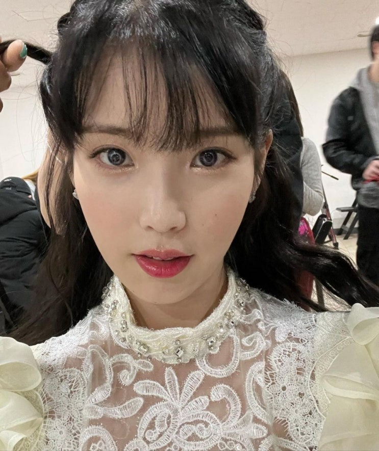 아이유, 올해 '30살' 되어 SNS에 올린 초동안 미모 "믿기지 않는다" 아이유, 올해 '30살' 되어 SNS에 올린 초동안 미모 "믿기지 않는다"