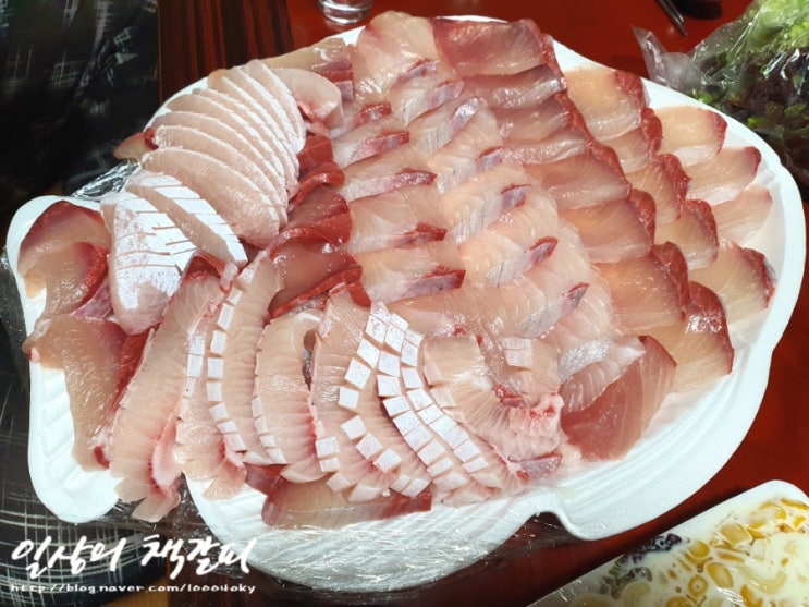 겨울 제철 대방어 궁평항 수산물직판장 단골 <진주네>에서 대방어 분할판매 푸짐히 먹고왔어요