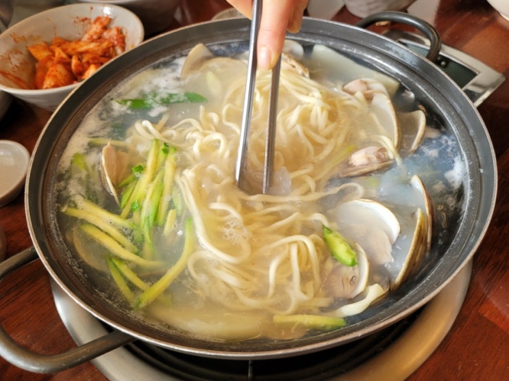 송도맛집 국물 시원한 백합칼국수
