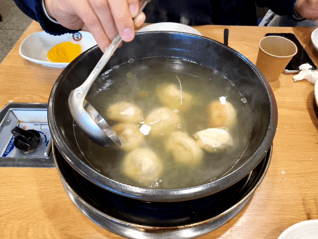  개손만두랑 비슷한 이름을 가진 웨이팅 있는 맛집의 맛은 어떨까? - 성경만두전골(종로점)