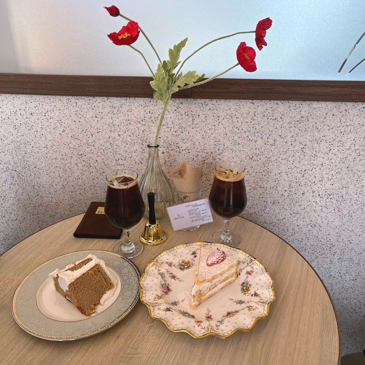  청라 카페 :: 케이크가 맛있고, 분위기와 뷰가 완벽한 [카페라리]