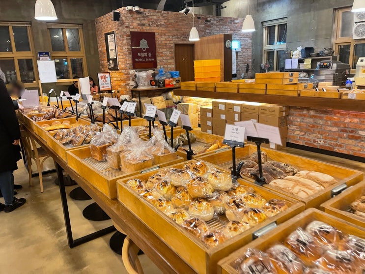 건강한 빵을 맛볼 수 있는 영등포 오월의 종 크랜베리바게트 호두빵