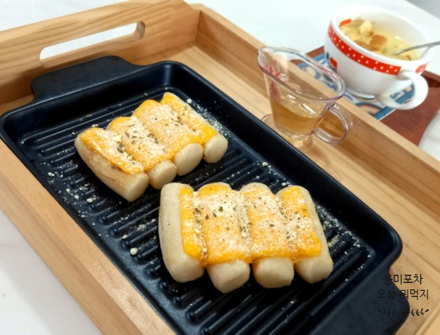  가래떡구이 치즈 올려 고소하고 쫀득하게 설빙 메뉴 만들기