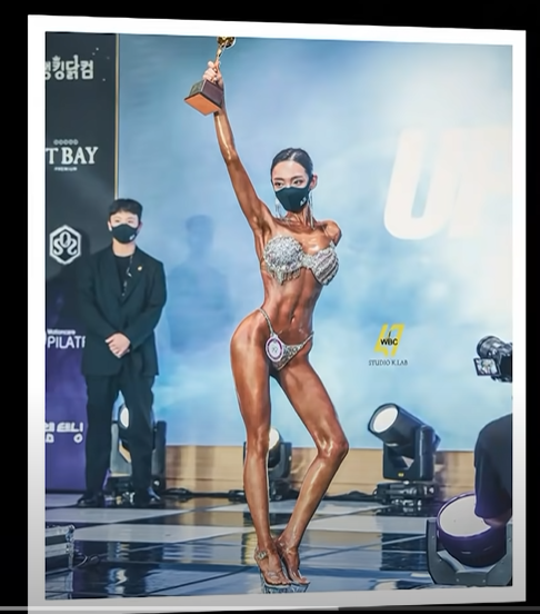  김나윤 피트니스 선수, 한쪽 팔로 피트니스 대회 1등 싹쓸이
