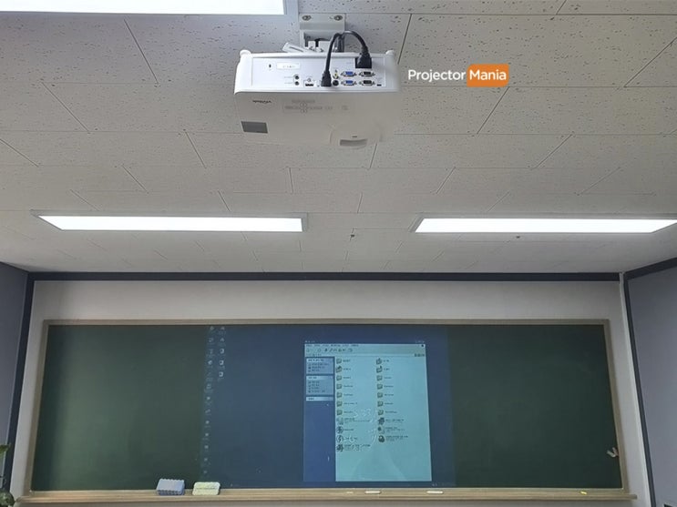  씨즈입시전문학원 비비텍 BW572 4000안시 HD 해상도로 요즘 학원 트렌드에 맞는 수업 진행해보세요 !!