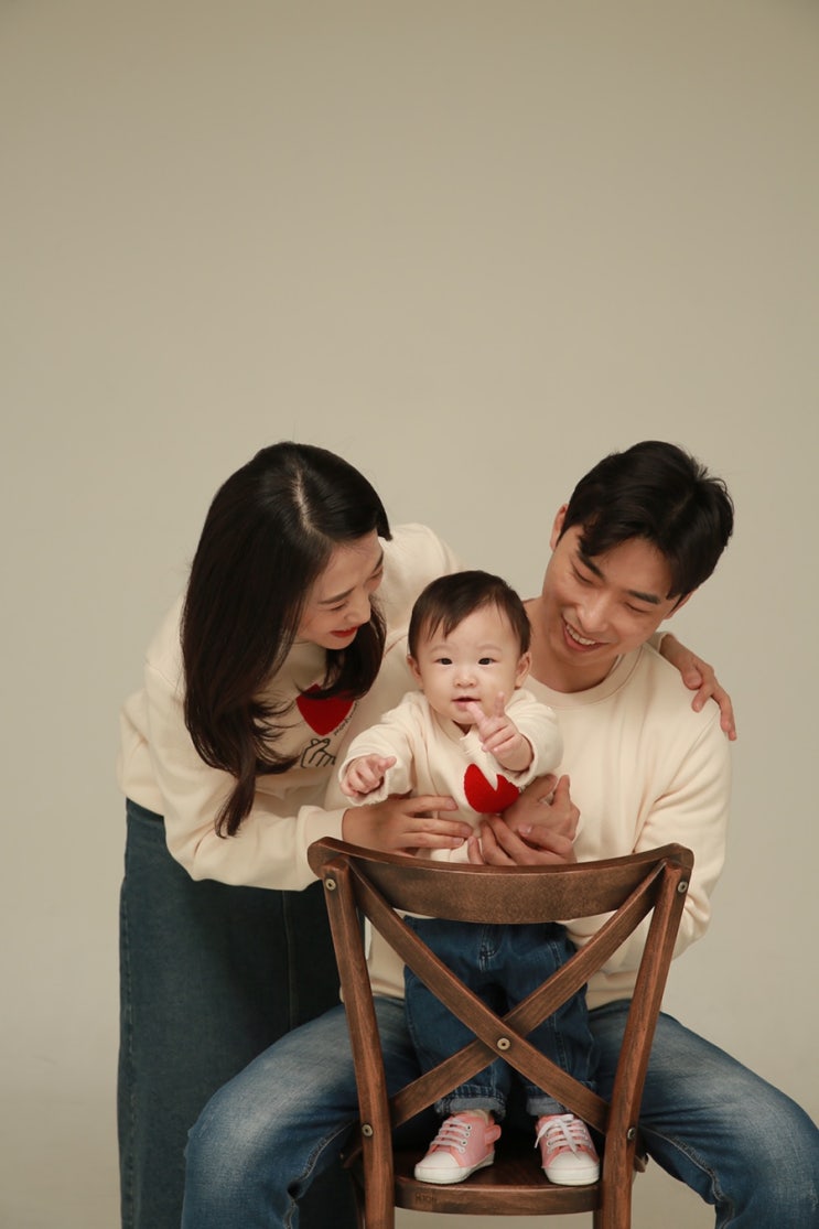 베이비파스텔 삼청 깔끔하고 예쁜 패밀리룩으로 돌촬영