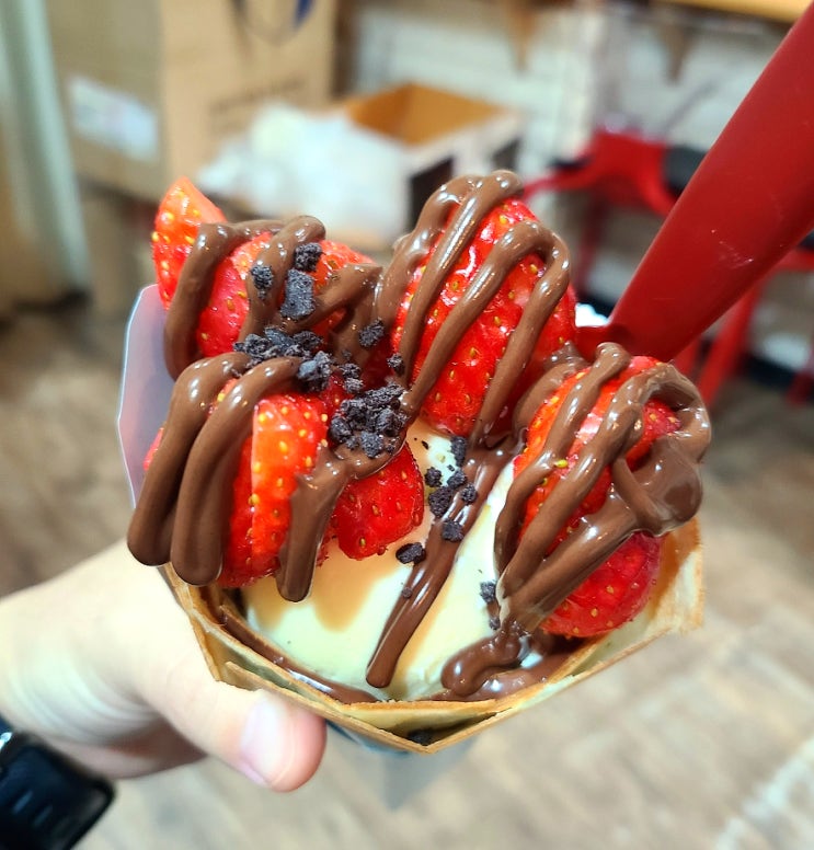  [신촌역 카페/커피 크레페 본점] 다시 뜨는 추억의 별미 크레페 찐 맛집 + 무한매수법 유저들의 성지!