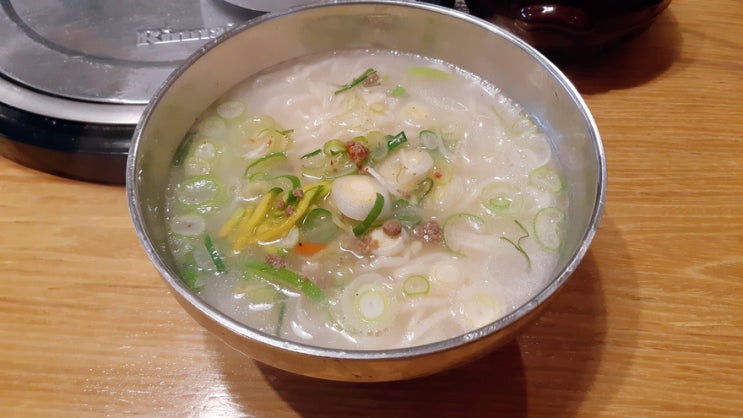 광화문 직장인이 혼밥하기 좋은 명동칼국수 샤브샤브에서 칼국수를 먹었다. 광화문 직장인이 혼밥하기 좋은 명동칼국수 샤브샤브에서 칼국수를 먹었다.