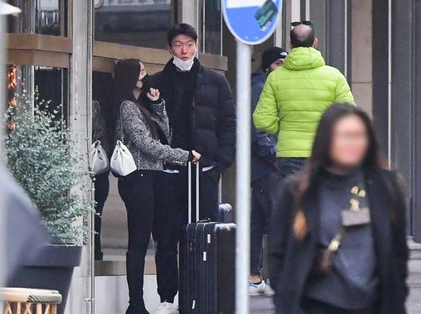 황의조 효민 커플 열애 2021년 마지막날 스위스 바젤에서 함께하다