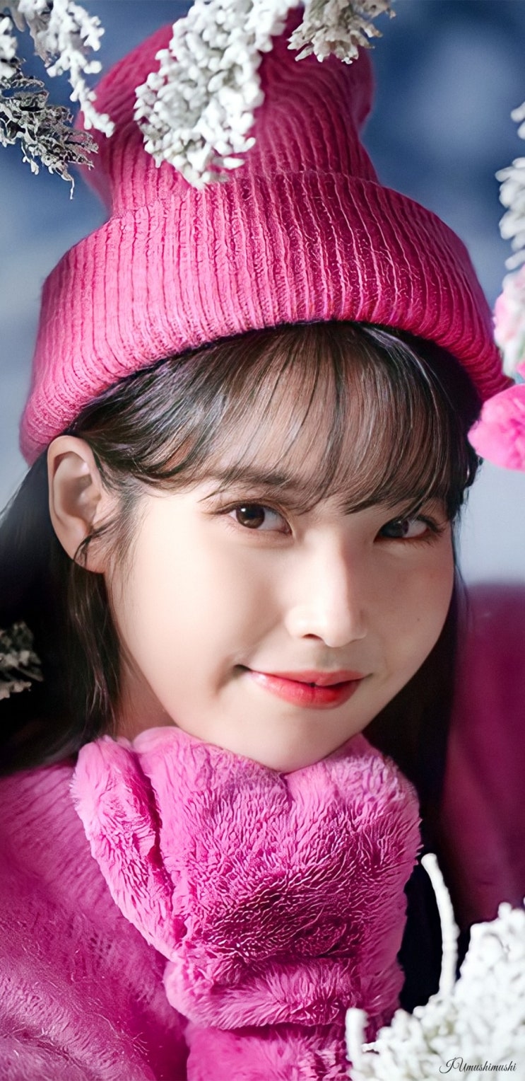아이유, 핑크색 스웨터에 털모자 쓰고 새침스러운 표정 "참이슬 요정" 아이유, 핑크색 스웨터에 털모자 쓰고 새침스러운 표정 "참이슬 요정"