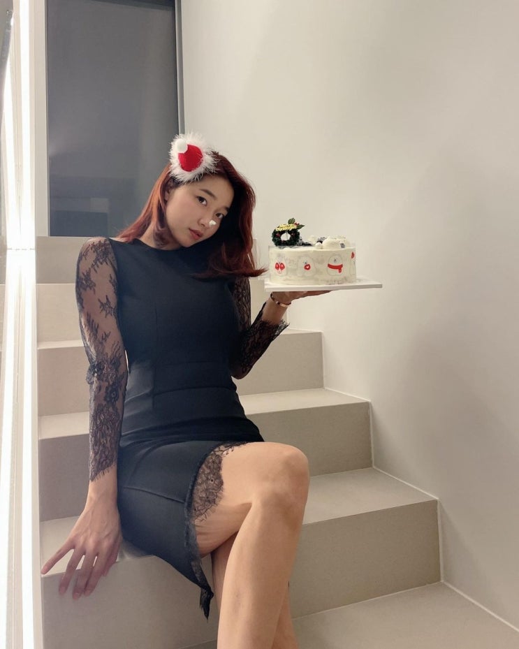 오또맘 인스타, 새해 인사도 후끈하게...넘사벽 관능미 뒤태 공개하며 오또맘 인스타, 새해 인사도 후끈하게...넘사벽 관능미 뒤태 공개하며