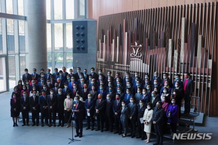  Another Hong Kong news site shuts as pro-Beijing lawmakers sworn in