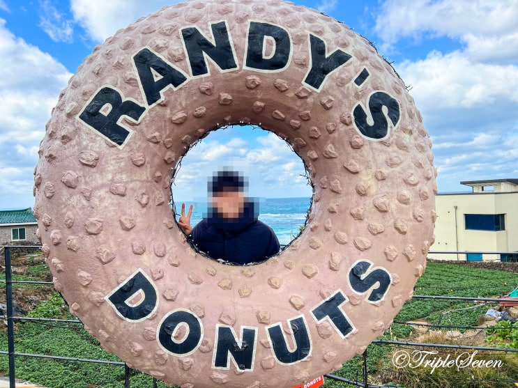  [제주 여행] 제주도 맛집, 랜디스 도넛(Randy's Donuts) 방문 후기! 제주도에서 연인, 친구들과 꼭 가봐야할 곳! (대기 주의)