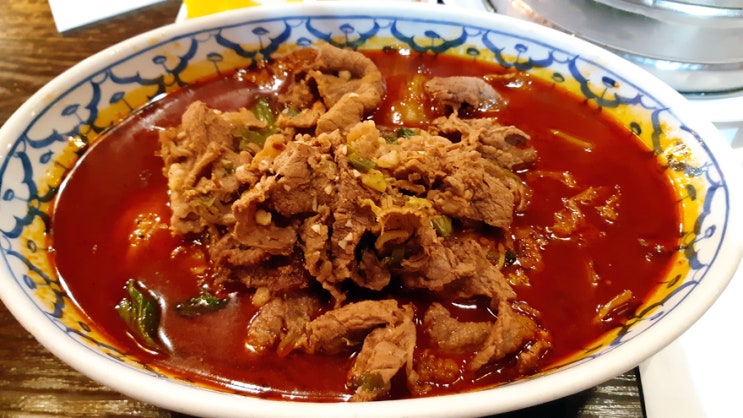 소고기마라탕면, 우육면, 소룡포가 본격적인 명동 꽁시면관에서 런치를 먹었다. 소고기마라탕면, 우육면, 소룡포가 본격적인 명동 꽁시면관에서 런치를 먹었다.
