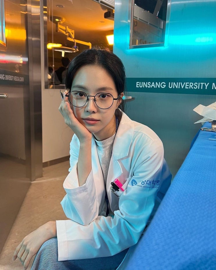 에이핑크 손나은, 의사 가운 입고 안경 쓴 지적인 분위기...오수정 역할 변신 에이핑크 손나은, 의사 가운 입고 안경 쓴 지적인 분위기...오수정 역할 변신