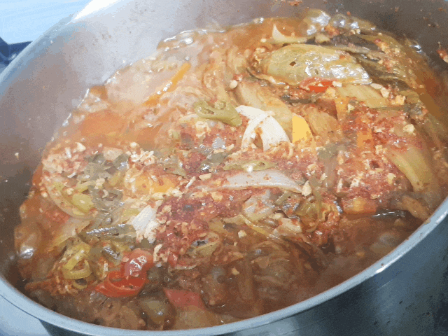 돼지고기 김치찜 돼지고기묵은지 맛깔스럽게 만드는 법! 돼지고기 김치찜 돼지고기묵은지 맛깔스럽게 만드는 법!