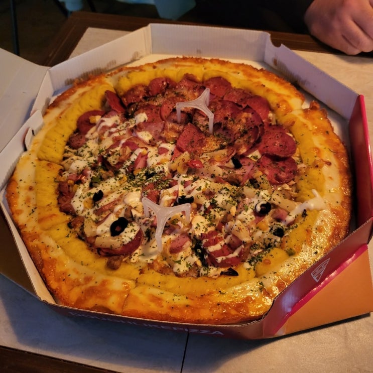  <서교동 피자 맛집 / 도우라이크> 토핑이 듬뿍 올라가있는 곳