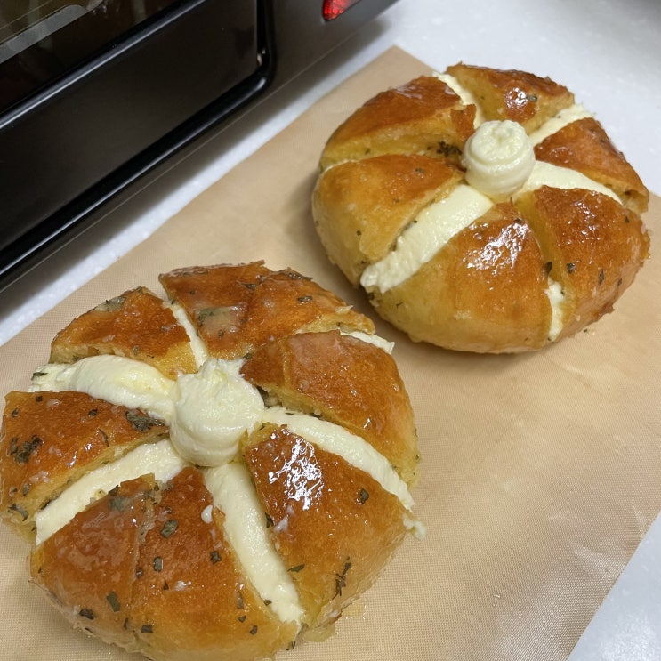 [얼렁뚱땅 홈베이킹] 한 번씩 생각나는 강릉 "육쪽마늘빵" 만들기 + 모닝빵 만들기!