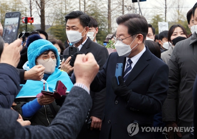 이재명 "농가보조금, 일본만 해도 1천만원…농촌기본소득 필요" 이재명 "농가보조금, 일본만 해도 1천만원…농촌기본소득 필요"