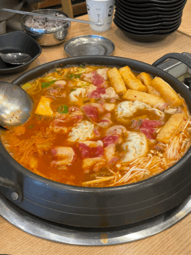  구디 점심 시리즈 / 정식당 / 만두전골과 삼겹살 정식